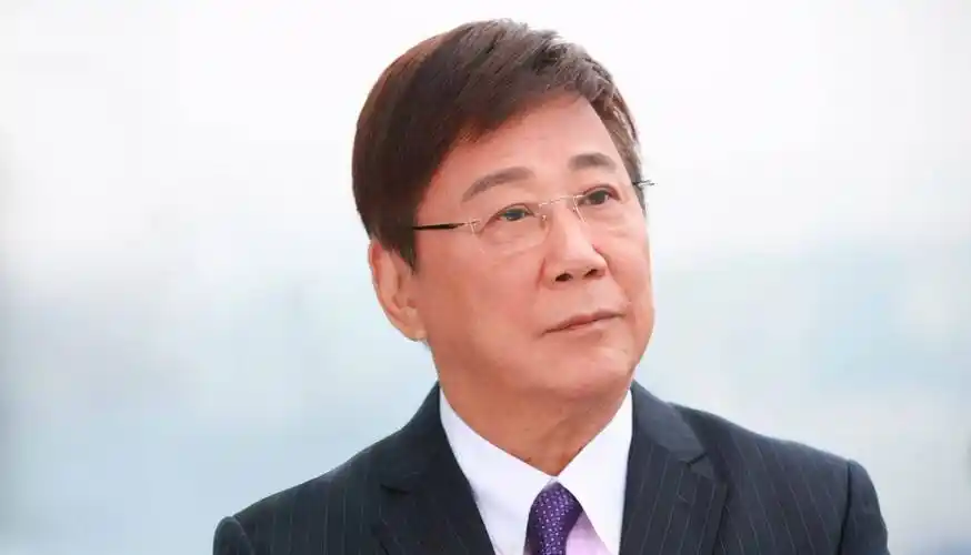 原创tvb老戏骨夏雨近照曝光74岁老态尽显胡须头发皆已花白