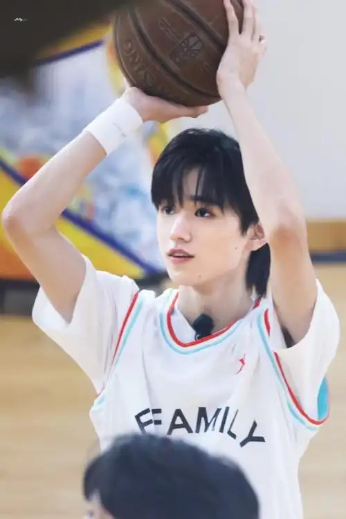 宋亚轩夏日运动会饭拍