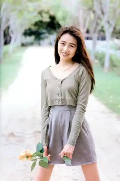 重翻才发现,她的身材比例是真好哇,1970年出生的工藤静香官方身高162