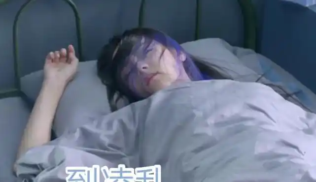 但迪丽热巴本身就是一个颜值超高的女明星,但她似乎不在乎自己的形象