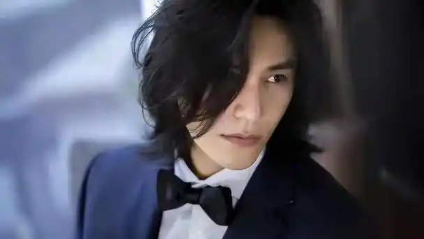 男生长发发型图片大全,男人过了40岁尽量别留长发,梳油头!