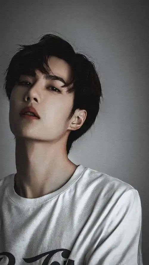 王一博天天向上##爱豆撩人小动作