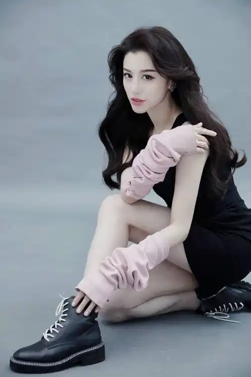 作为一名演员,近年来葛天除了深耕演艺事业外,在造型上也做出了诸多