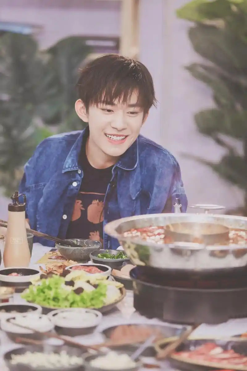 易烊千玺 只有女朋友可以点赞 ​