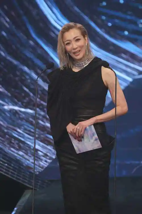 岁郑秀文回应:否认秘密生娃,揭露"高龄产妇"真相