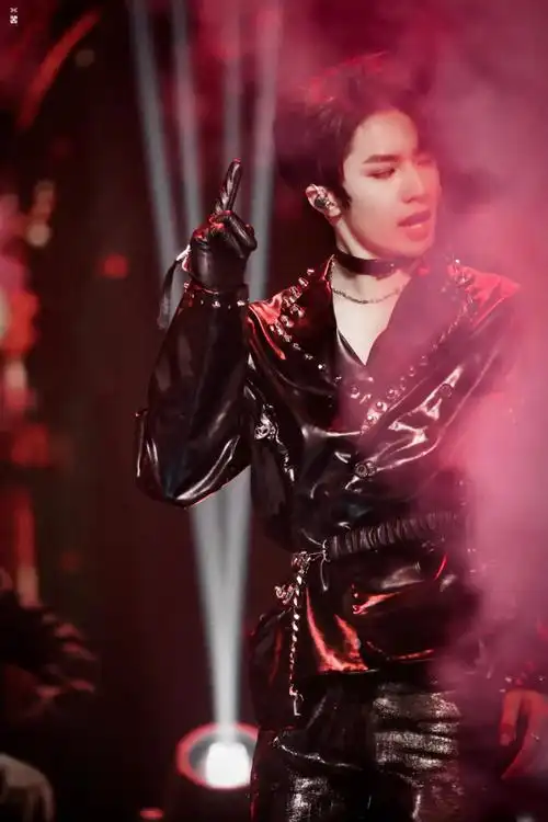 刘耀文特务j舞台