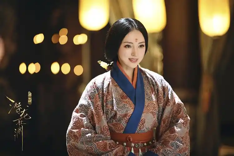 由马天宇,韩东君,万茜,董璇等主演的古装权谋大剧《三国机密之潜龙在