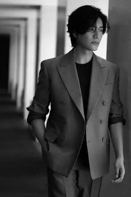 陈坤今日济南活动路透96 棕咖色西服矜贵气质拉满…|陈坤|路透_新浪