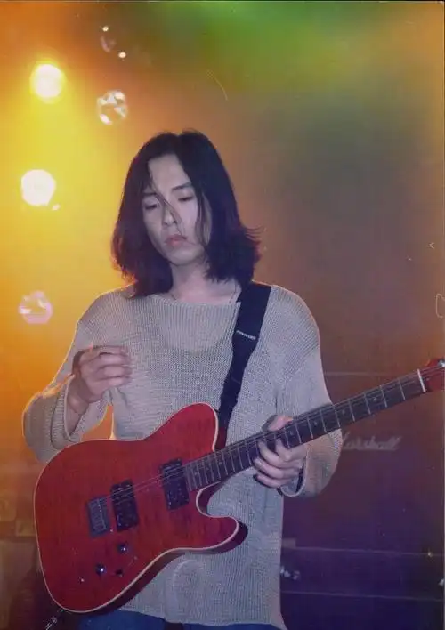 黄贯中真的不能留长发