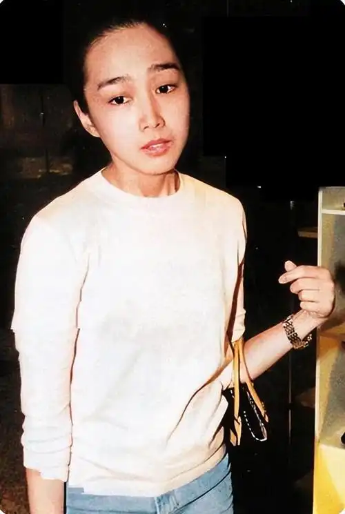 回顾豪门千金朱丽倩携亿万身家嫁给刘德华46岁高龄产子今怎样了