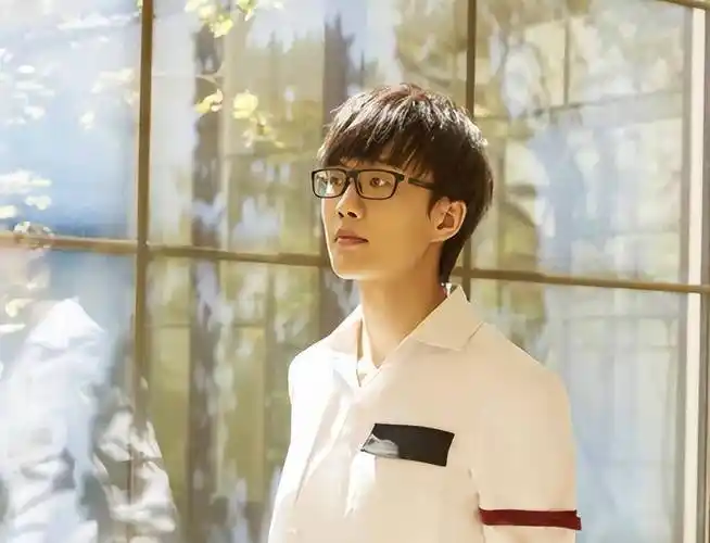 许嵩:堪比周杰伦,誉为央妈"亲儿子",却被网红嘲讽"过气"_专辑_音乐