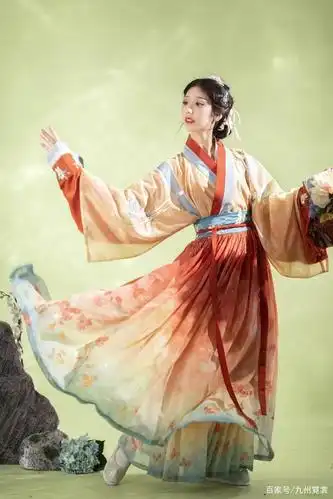 风格各异的四款晋制汉服,有的清新有的妖艳,你更喜欢哪种风格