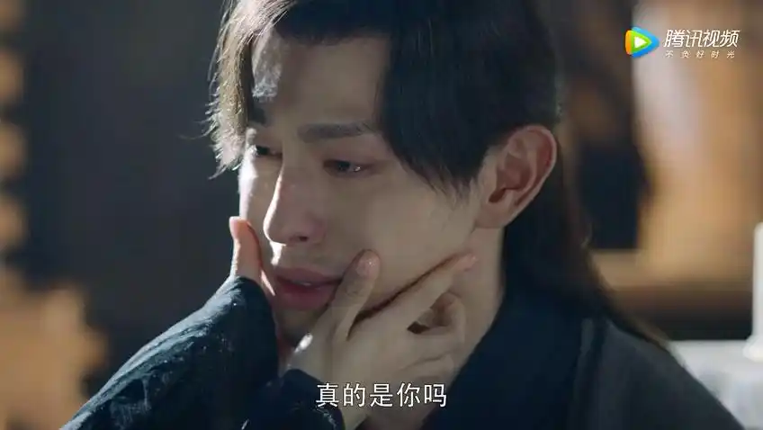 旭凤苦寻锦觅三年重逢后再失去,眼里的一滴泪神仙演技,邓伦哭的像个