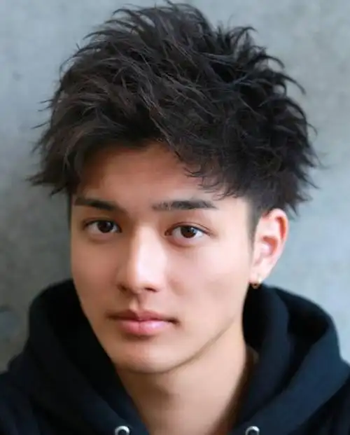 青少年短发发型男帅气,简单发型更加的富有活力