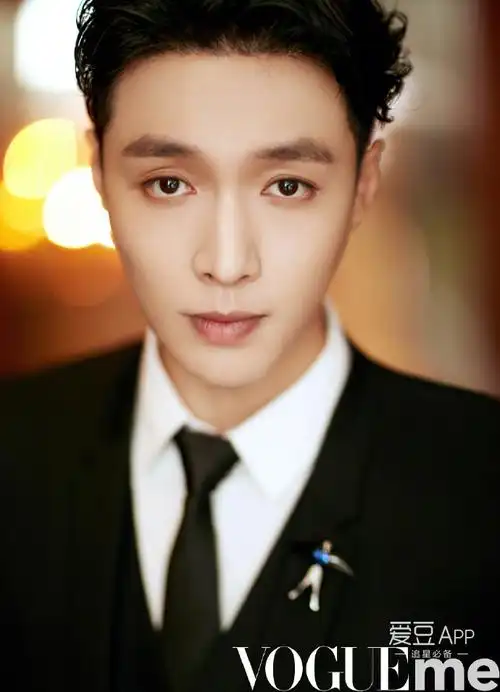 艺兴最新vogue街拍大片曝光张艺兴街拍写真曝光 日系风尽显少年青春