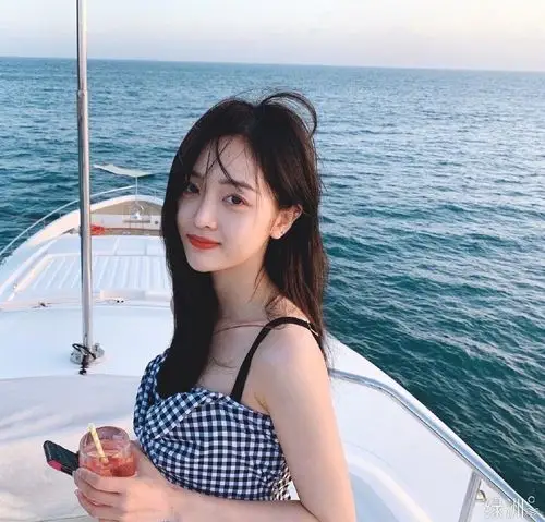 超兴奋我可以有幸看到吴宣仪传说中的泳衣图再现吗