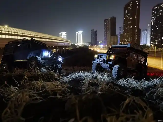 > 小狼神夜晚手机直拍t4路虎卫士大片