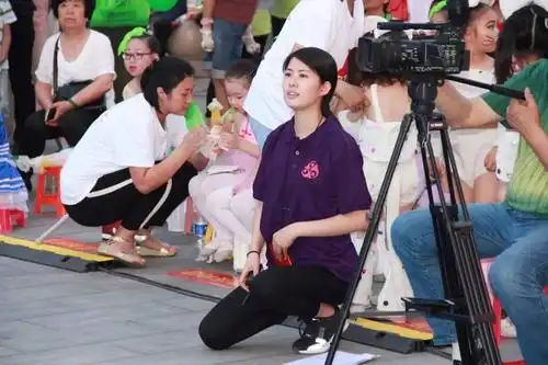 嘘菁菁六一演出台前幕后高清花絮剧照