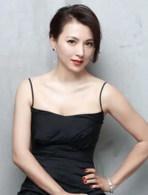 原创梦桐曾因没钱买服装遭嘲讽在央视工作25年如今46岁活成这样