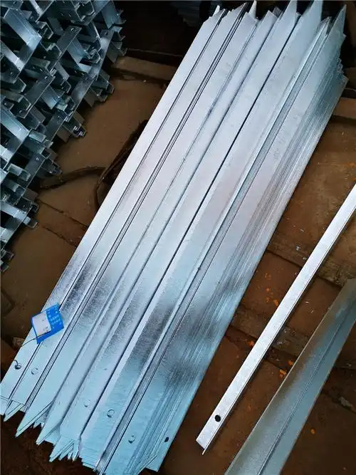 热镀锌角钢接地极,垂直接地体,可根据用户定制长度,厚度,锌层等.
