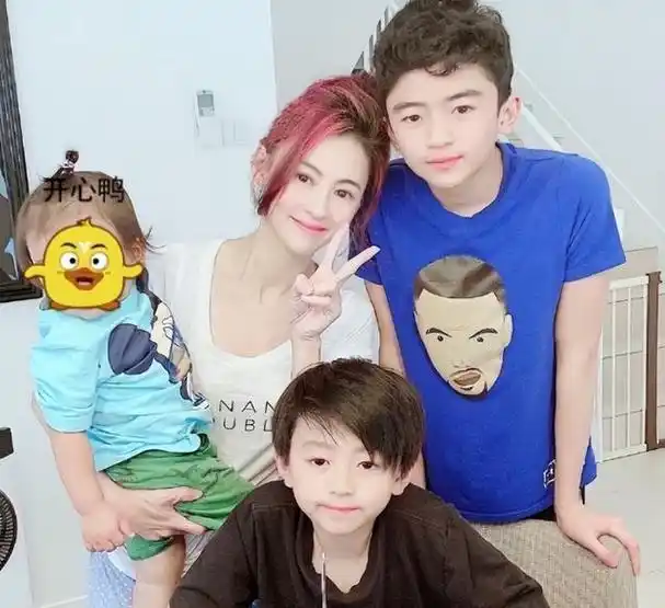 张柏芝晒三胎儿子正面照,直呼:"不得不承认,基因真好"