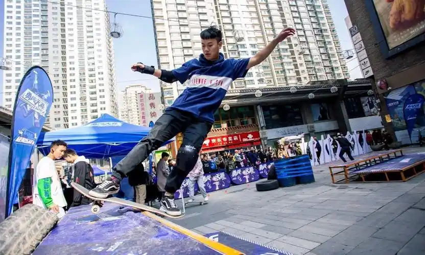 攀爬室内表演,花式轮滑过桩,   炫酷街舞battle,惊险刺激的滑板表