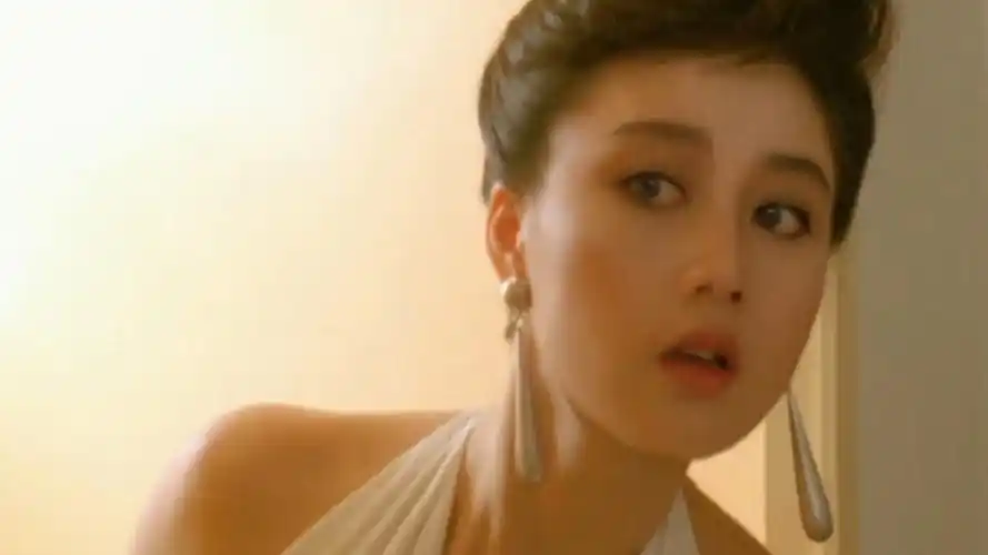 这是我看过利智被虐的最惨的一部电影,发哥滥用私刑,下手太狠,看完真