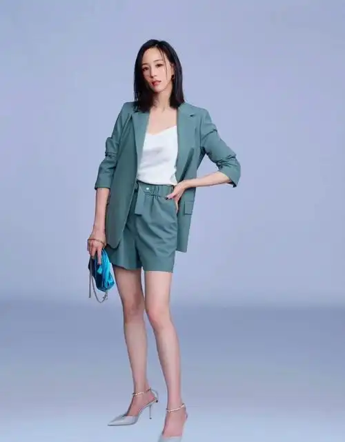 11月7日,知名台湾女星张钧甯为了呈现电影《追缉》中吴洁的破碎感状态