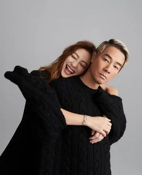 应采儿和陈小春喜结连理已经过去了十三个年头,而这个特殊的纪念日