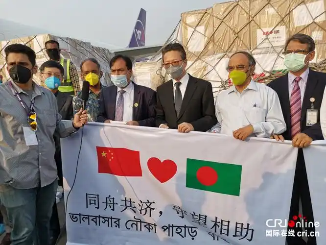 2020年3月26日,李极明大使出席第二批援孟抗疫物资交接仪式2021年5月