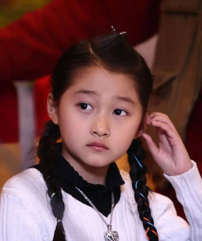 关晓彤从小到大都很美,颜值高得令人羡慕