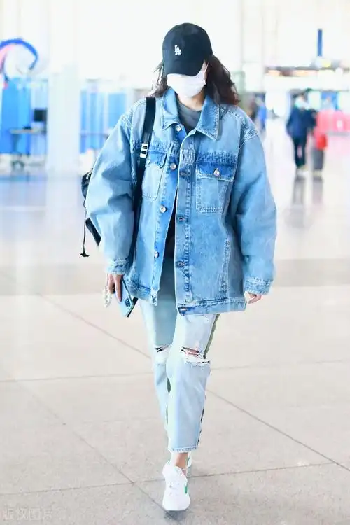 牛仔衣搭配什么裤子女生牛仔衣下身配啥