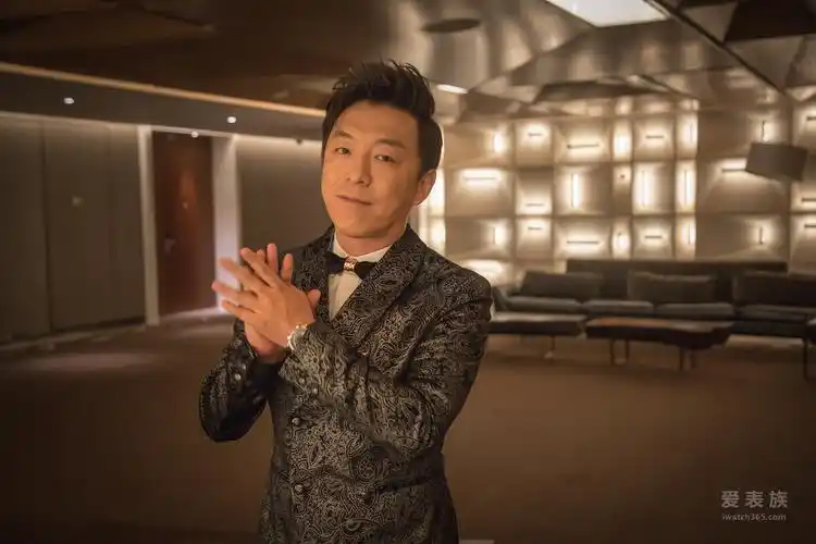 黄渤和关晓彤佩戴chopard萧邦亮相北京国际电影节闭幕式