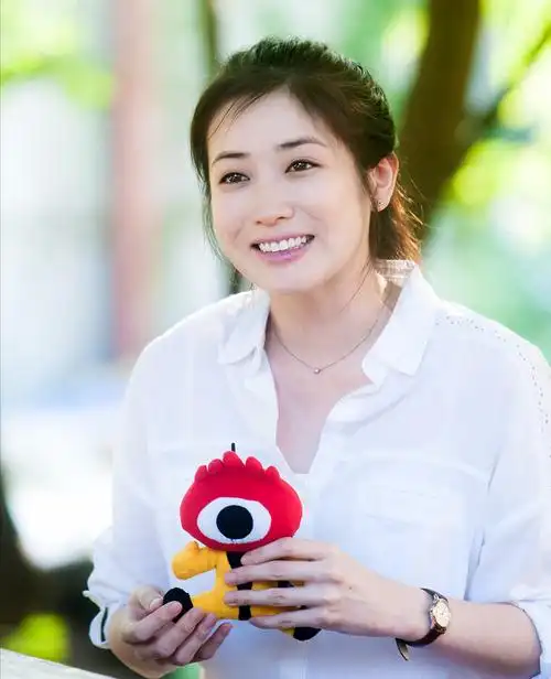 《传闻中的七公主》美七饰演者崔贞媛近照,年过40岁仍少女感十足