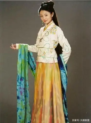 仙剑一:林月如有一套很好看的"淑女"定妆照,可惜在剧中被删了