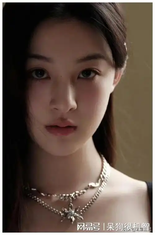 顾语涵(叶轻眉)长大了,这颜值气质,能成为流量花吗?