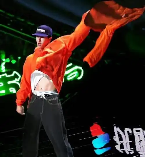 王一博 9785##王一博跳街舞