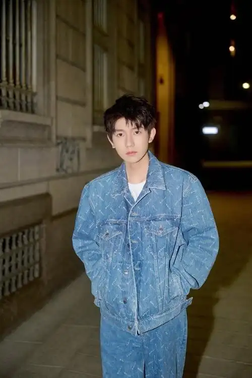 着bally新一季牛仔帅气街拍 惊艳全场#bally全球品牌代言人王源