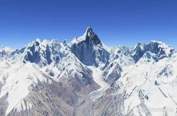 新疆最高峰——乔戈里峰