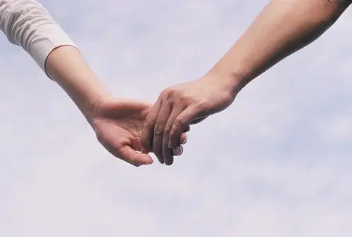 唯美爱情牵手图片