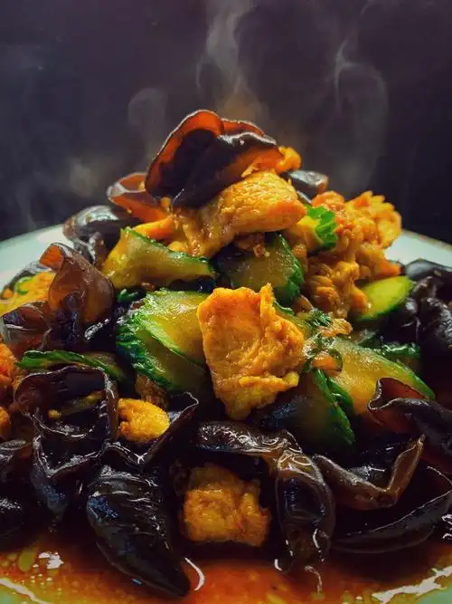 简单快手的家常菜胡萝卜木耳炒鸡蛋不容错过的鲜美滋味