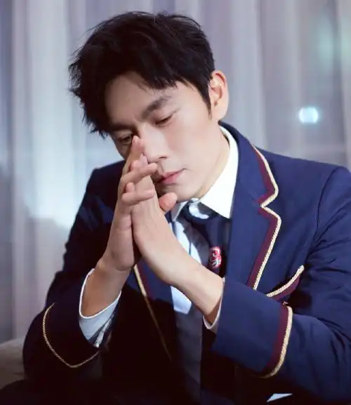 事实证明,娶了大自己十岁伊能静的秦昊,早已走上了另一条道路!