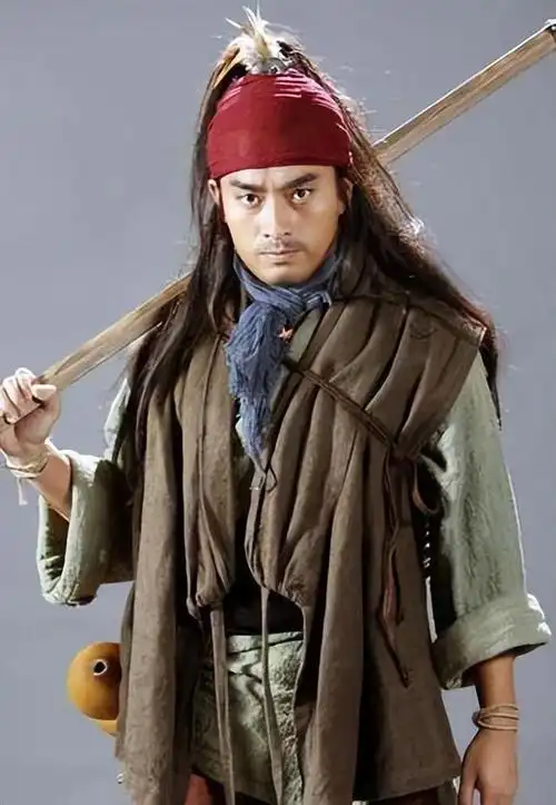 这三个版本,有祝延平版本,有丁海峰版本,有陈龙版本,三个版本里