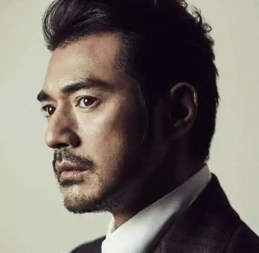 亚洲男性留鬓角帅出新高度