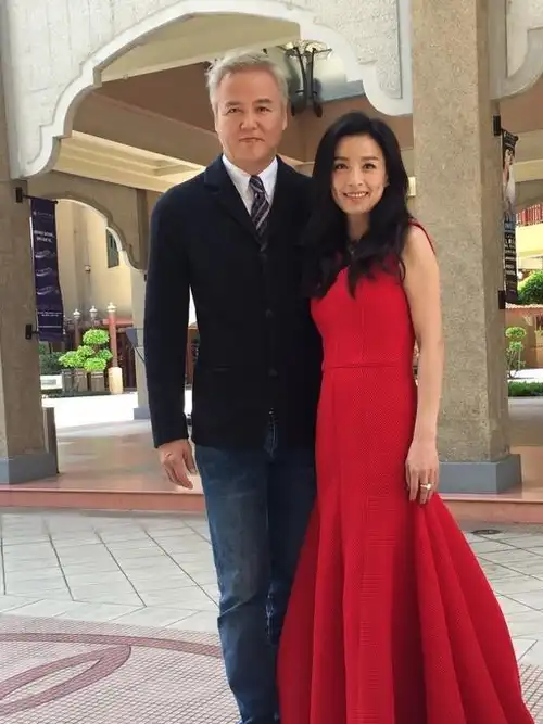 张庭不光长的美而且人家还嫁了一个富豪老公,也是让人非常羡慕的一件