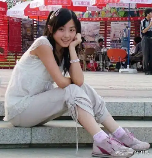 2004年超女,安又琪和王缇在拿到了冠亚军后,很快便销声匿迹,反而是第