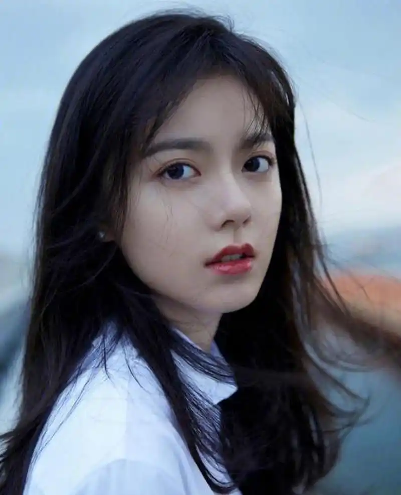 摘要:易烊千玺,张子枫和赵今麦是中国电影界的新生代演员,他们凭借