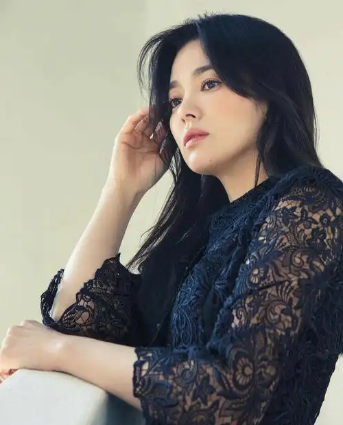 宋慧乔最新画报拍摄造型凸显气质