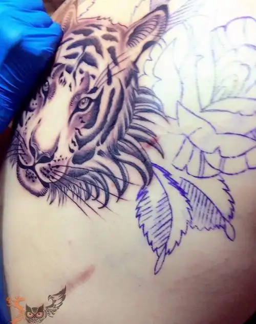 虎纹身图片_成品背部传统动物纹身图案