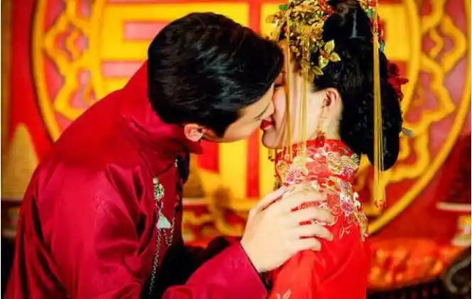 舒畅李易峰快要结婚了真假,李易峰说舒畅吸引他? 本文共(997字)